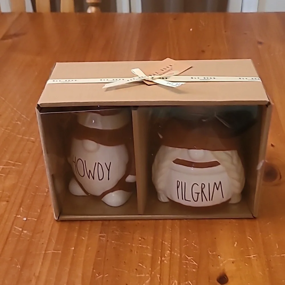 Rae Dunn knomes. Howdy Pilgram - Picture 4 of 5